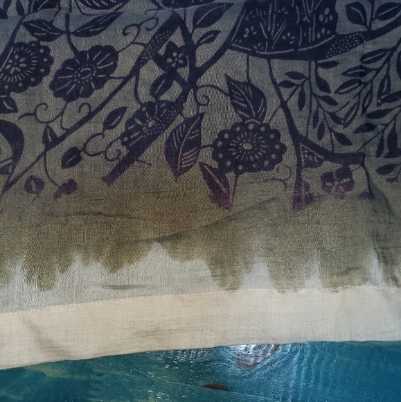 Floral pattern earth tones sheer top - size 6 - Picture 7 of 7